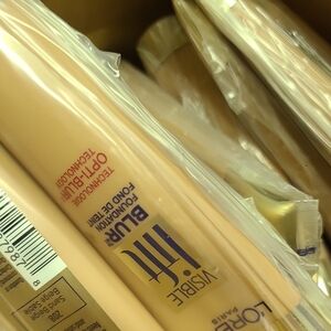 L'Oreal Visible Lift Blur Foundation Case Of 35 For Private Client